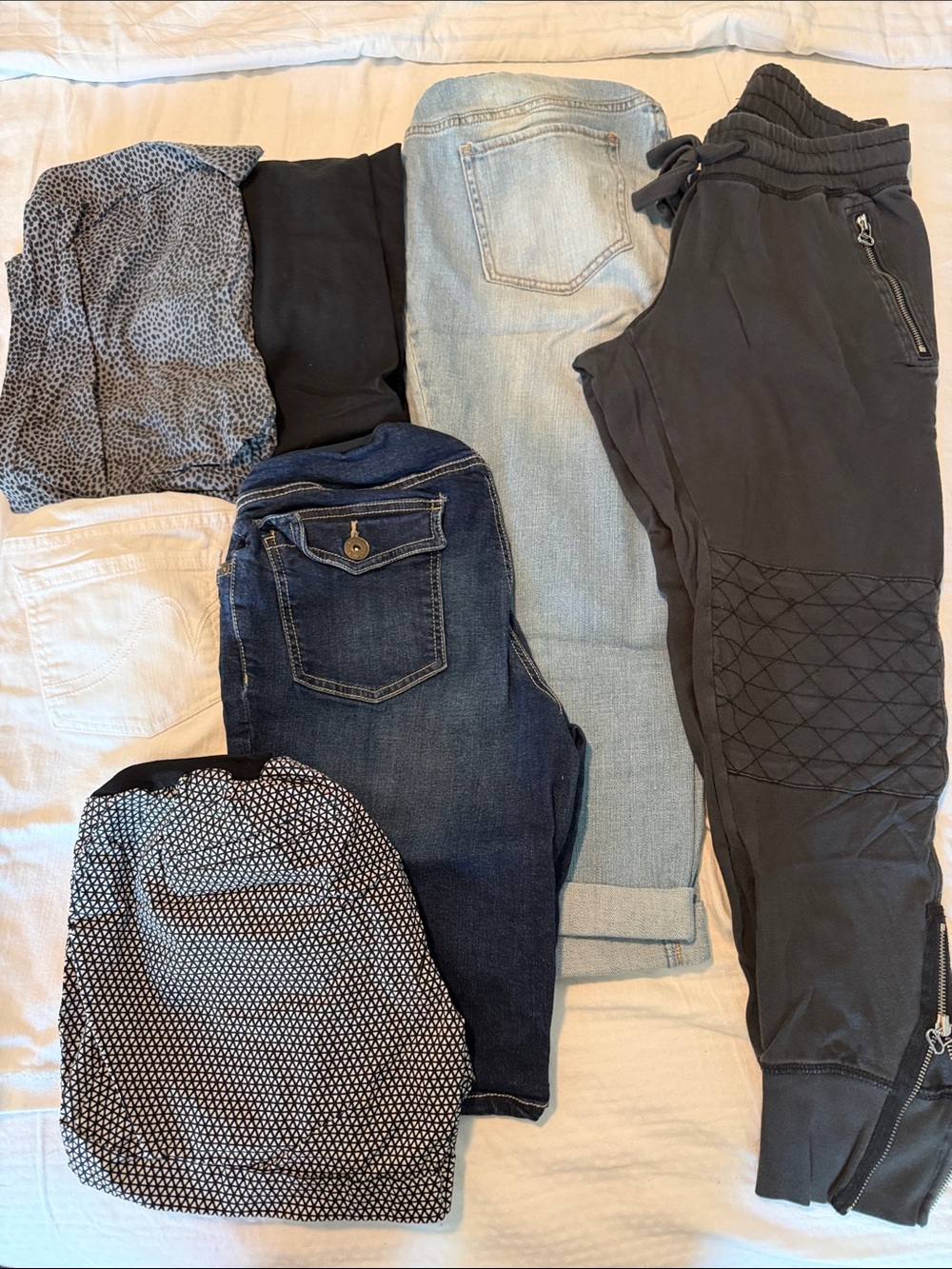 7 Pairs of Maternity Bottoms